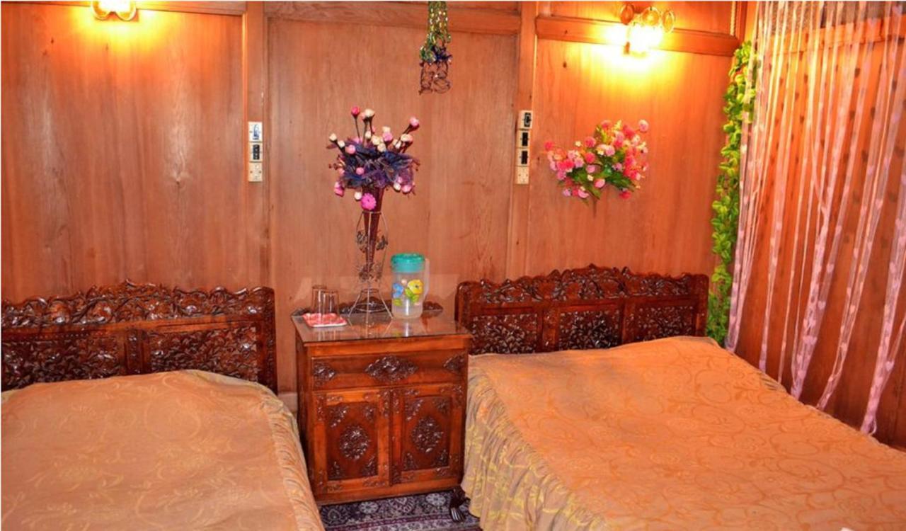 De Laila House Boat by Sterling Hotel Srīnagar Buitenkant foto