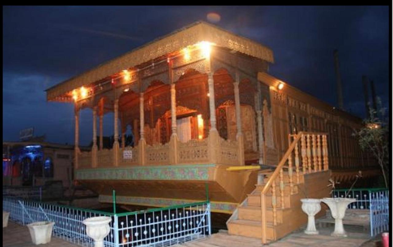 De Laila House Boat by Sterling Hotel Srīnagar Buitenkant foto
