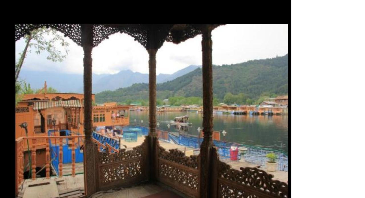 De Laila House Boat by Sterling Hotel Srīnagar Buitenkant foto