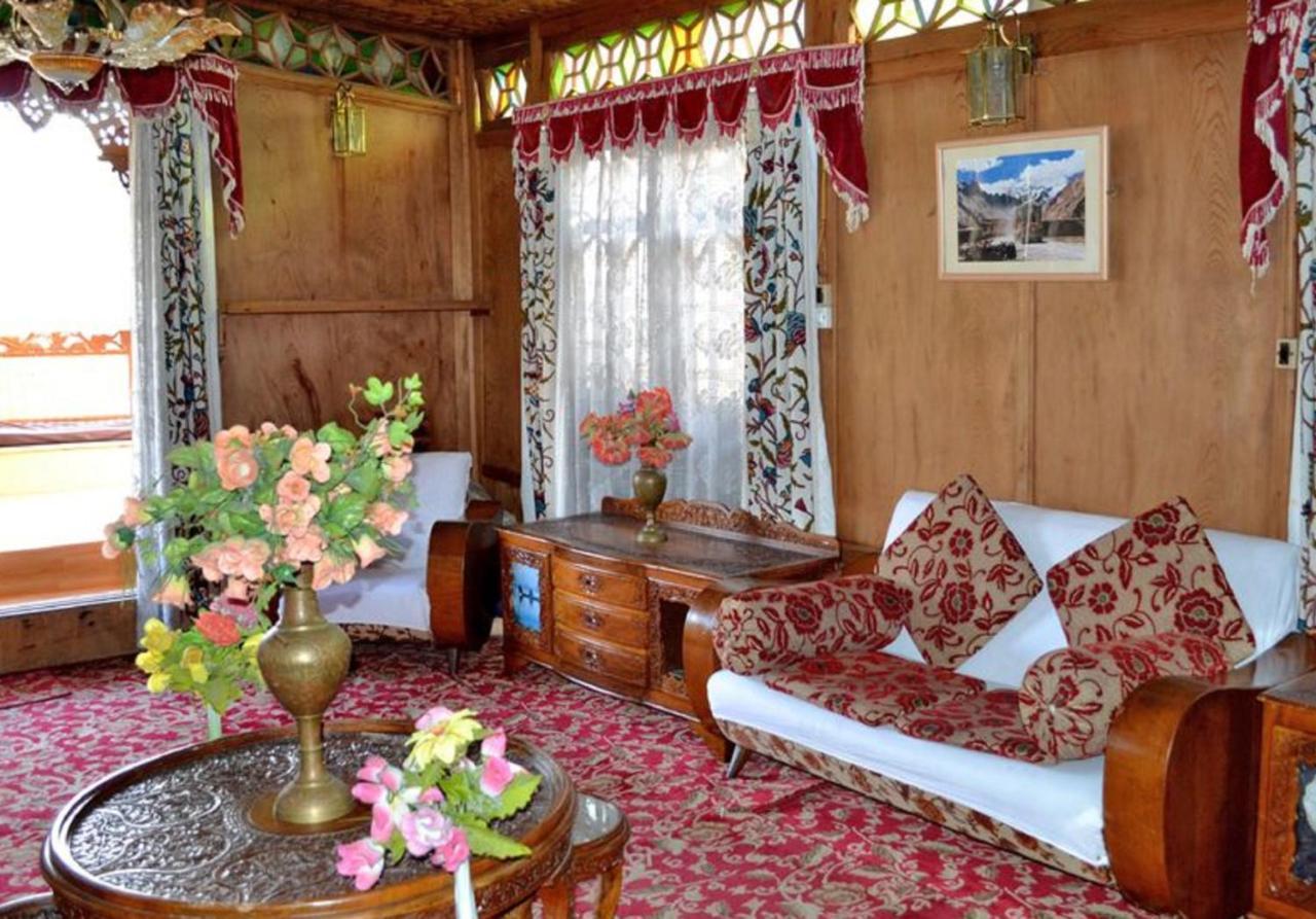 De Laila House Boat by Sterling Hotel Srīnagar Buitenkant foto